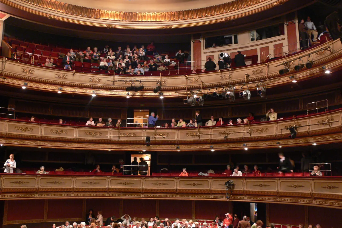 Tiered red and gold balconies in the auditorium of the Teatro de la Zarzuela.